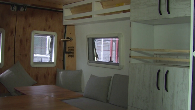 Salgın döneminde tatil yapmak isteyenler araçlarını karavana dönüştürüyor